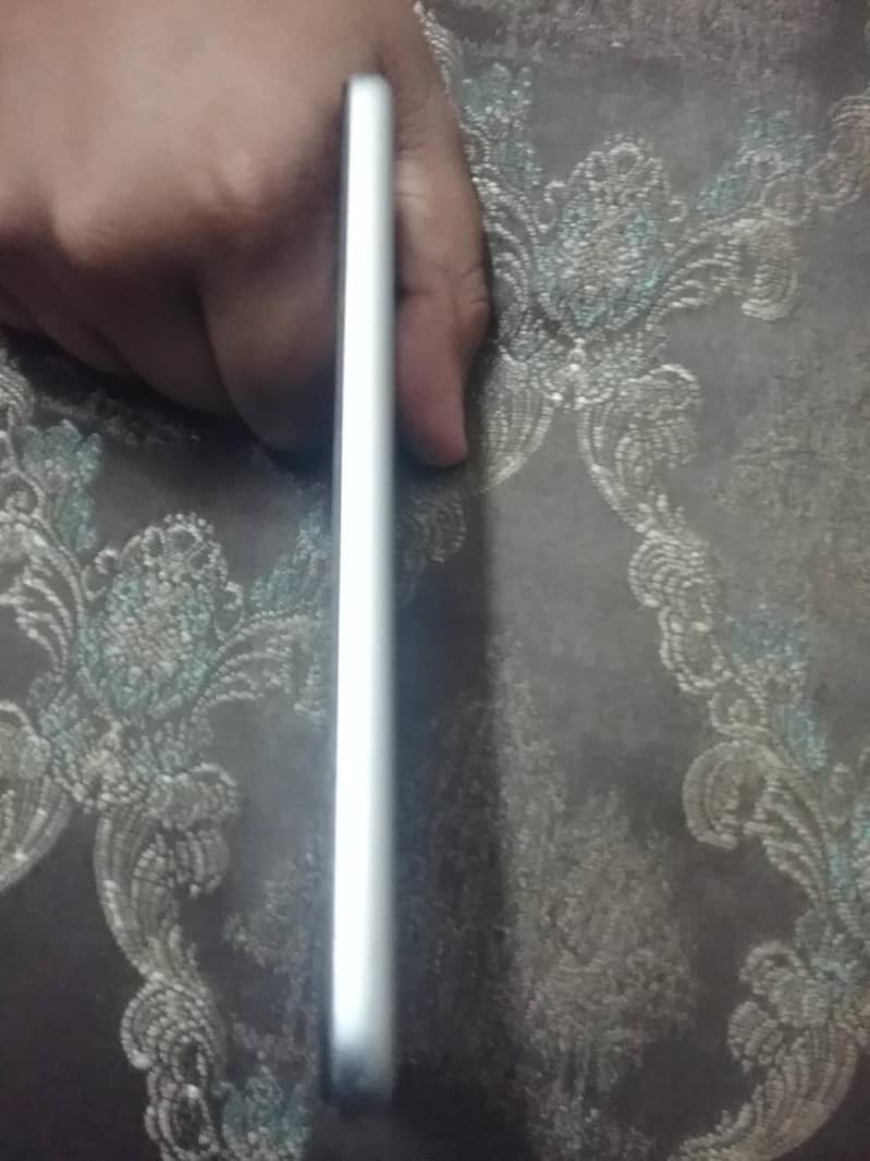 iPod good condition without back camera 4