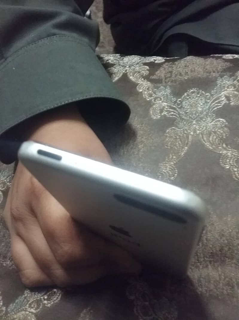 iPod good condition without back camera 5