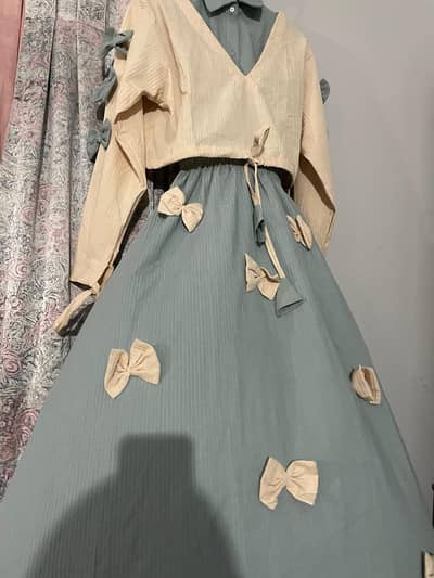 it's a 2 piece dress.