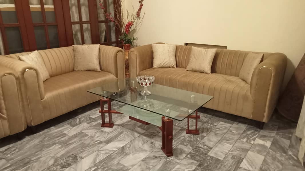 MODERN SOFA SET. 4