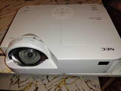 NEC Short throw 3D  full hd 4kresult DLP projector with accessories