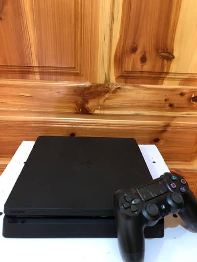 PS4 slim jailbreak 500 gb with games 10/10 condition