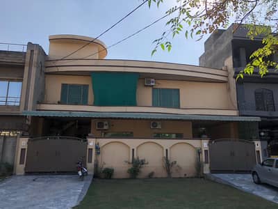 1-Kanal Beautiful House Available For Sale