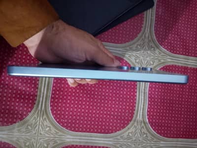 bilkul new Dubai sa liy ta 6 256 g. b ma ha 400 drm k liy ta