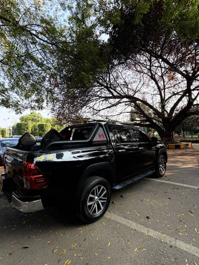 Toyota Hilux Revo V 3.0 Automatic (Genuine Condition)