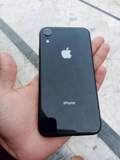 iphone XR 64 gb factory unlock sim time used