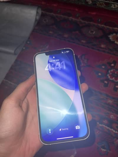 IPHONE 13 white colour