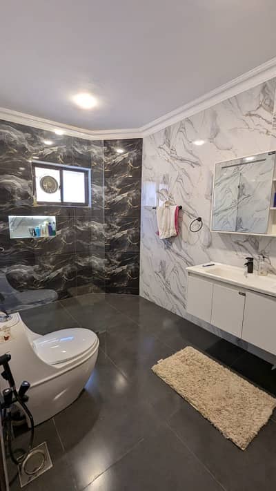 Stunning Like New 600 Yrds Ground Portion is Available For Rent