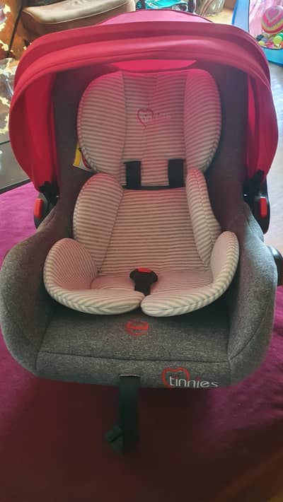 Tinnies 2 in 1 baby carrier and car seat