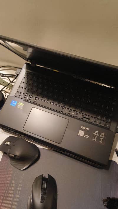 Acer Nitro v15 corei7/1TB/8GB 5060/16 GB