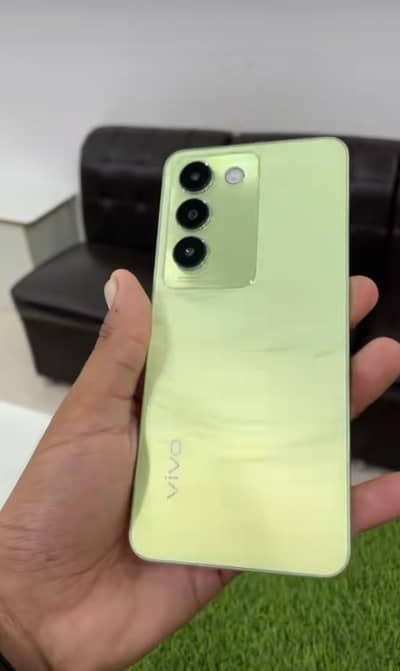 vivo y100