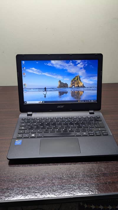Acer laptop 4gb Ram 180 gb ssd