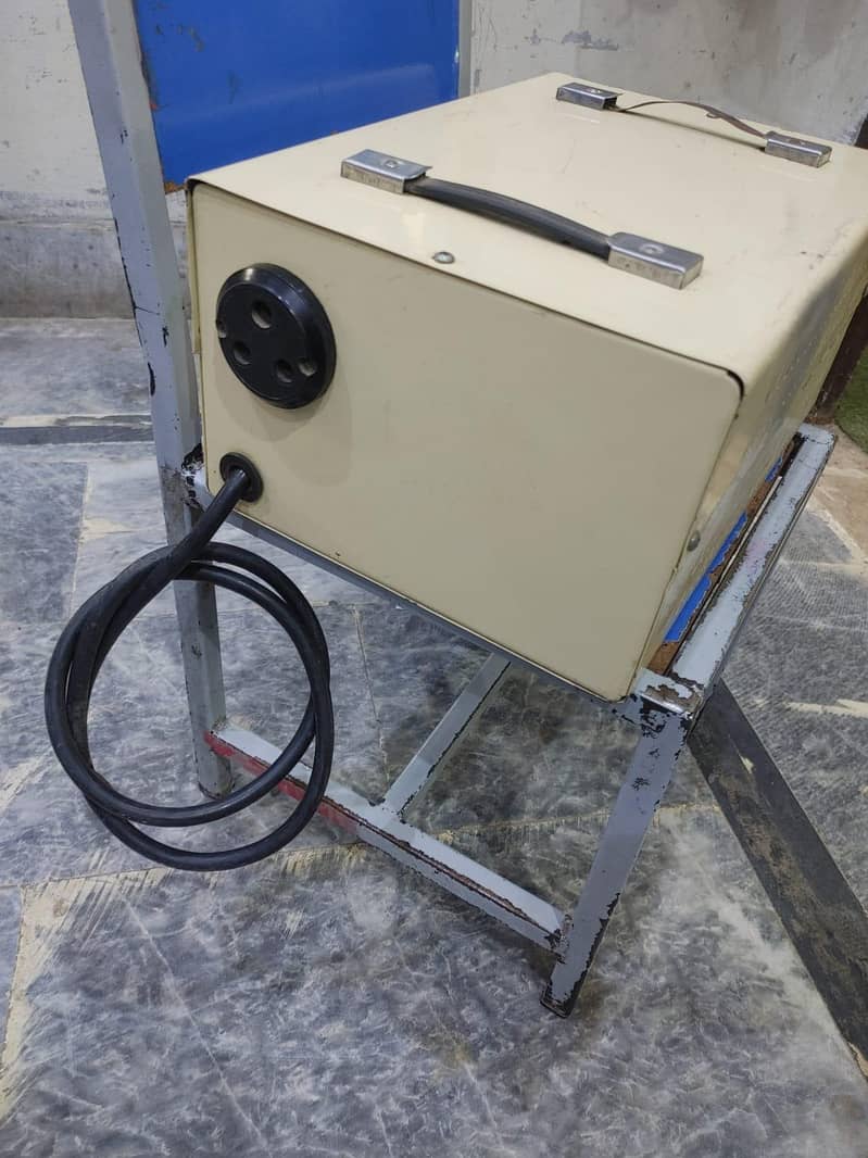 Automatic voltage stabilizer 1