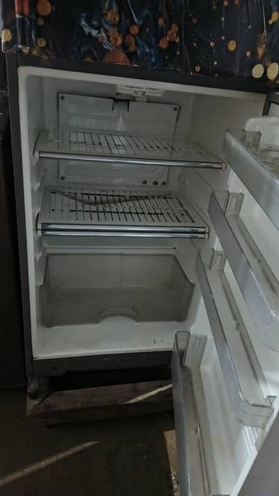 Dawlance fridge Rs 18000