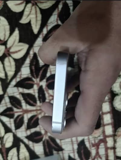 iphone 13 mini factory unlock  128 gb bettry health 79 with box