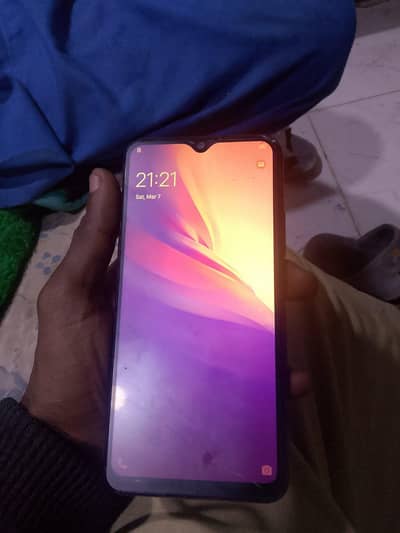 vivo Y11 3/32 5000mah battery set and charger Good condition