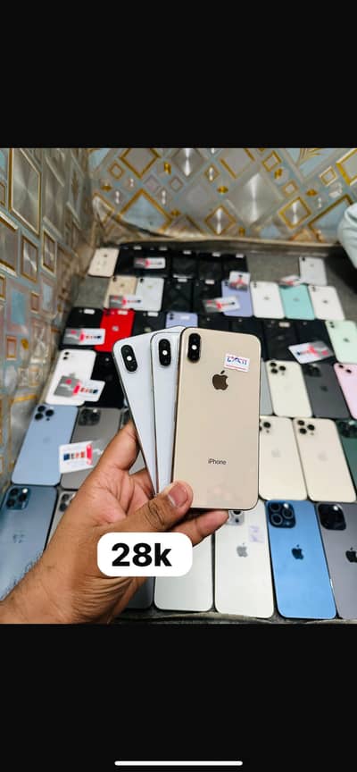 I PHONE XS 0.3. 0.9. 1.4. 8.0. 8.2. 1