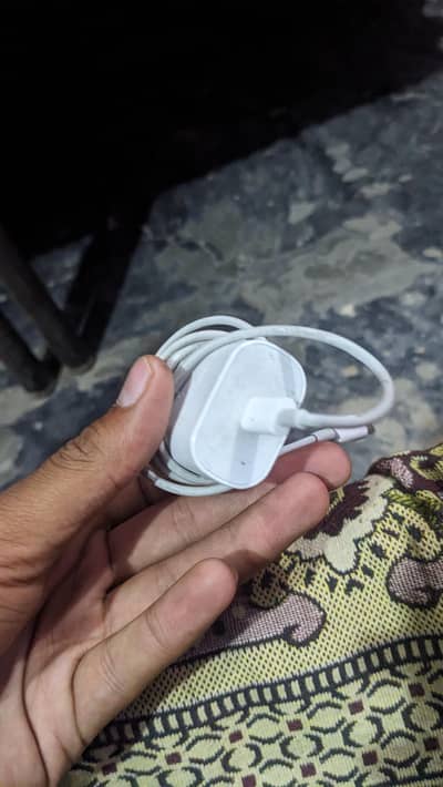 samsung original charge box available 2000. . . (03371734191)