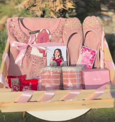 Customize gift basket available