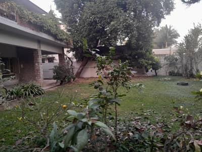 F-7/3 Prime Location Ground Portion Size 1000Sq/Yrds Reasonable Rent