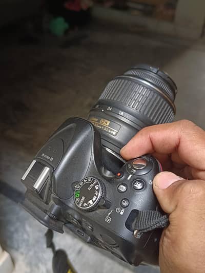 NIKON D5200 FOR SALE. MINT CONDITION