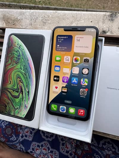 IPhone XS MAX 64gb PTA approved 9/10 with box