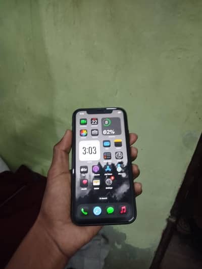 iPhone 11 nice condition 10by10