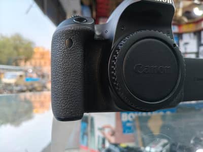 DSLR camera 77D for sale. 03376219832