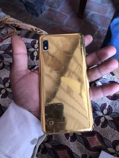 Front or back cemera blure mobile cahlna ma bilkul ok hai hang ni hota