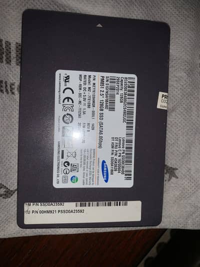 4 GB RAM & 128 GB SSD