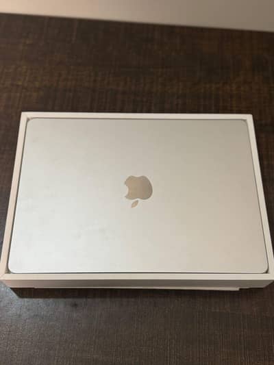 i7 i9 M1 M2 M3 M4 Apple MacBook available