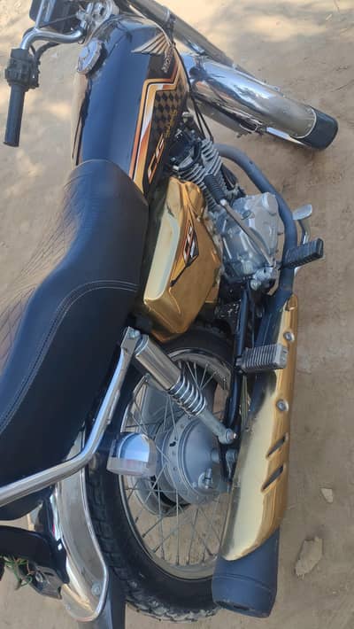 Honda 125 Special Edition Gold