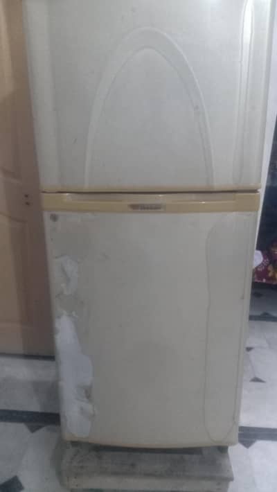 Dawalance medium Size Fridge for urgent sale