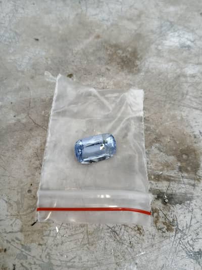 Aquamarine 10 carot.   And Peridot 7 carot