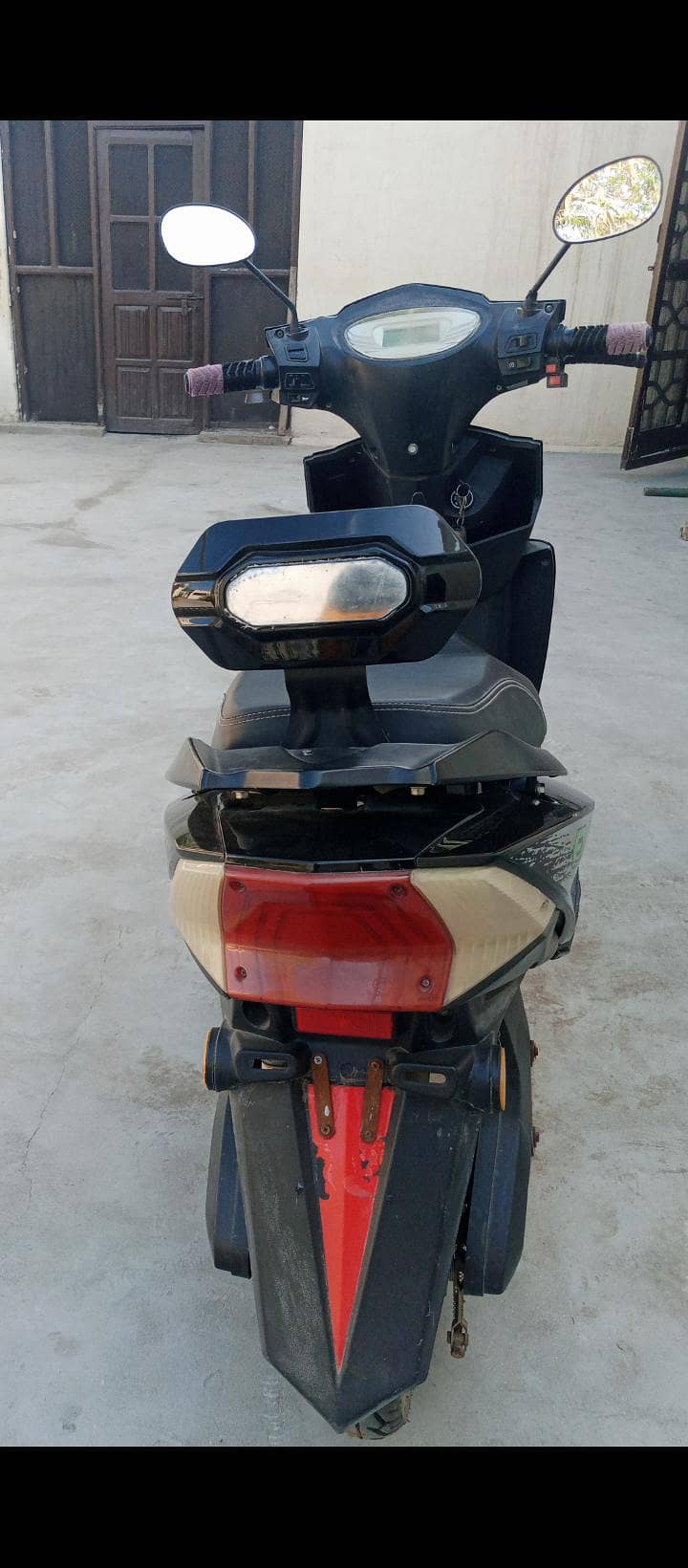 | YJ Future | Electric Scooty | Model 2023 | Bettery changeable | 1