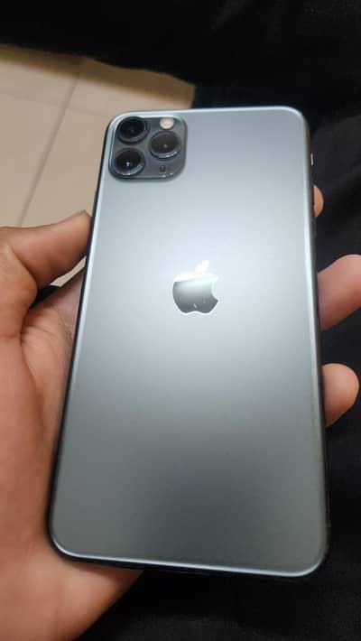 I phone 11 pro max  256gb battry 81