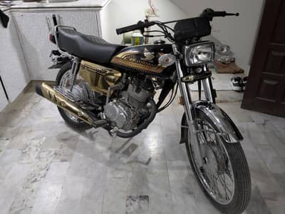 Honda 125 special edition gold