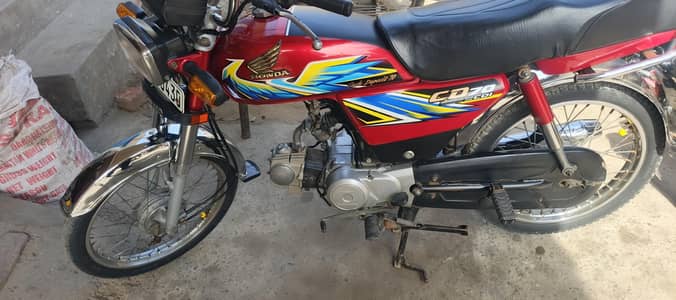 gadi total genuine ha koi maasla nai ha all ok hao  03186069084