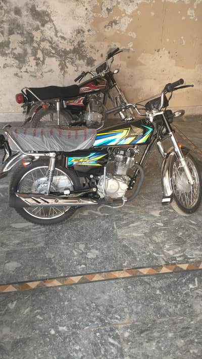 black color Honda 125