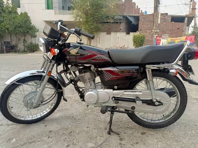 Honda 125 | 2024 model | 6500 km driven | black color