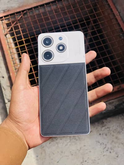Tecno spark 10Pro 8/128 With box and charger