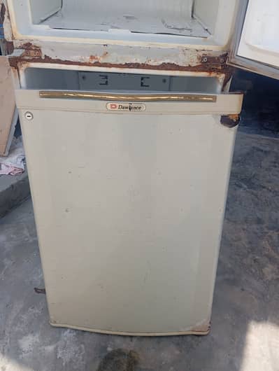 Dawlance refrigerator with stabilizer