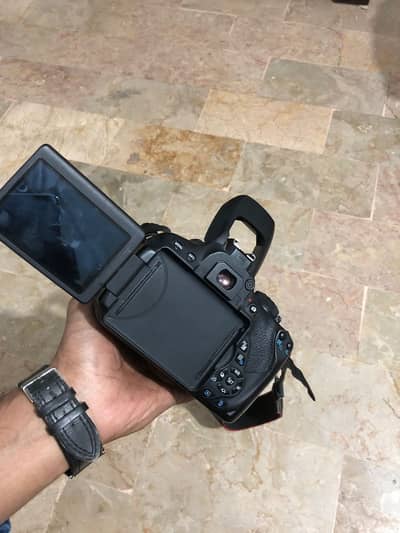 Canon 700D + original battery and charger and 18-55 lense