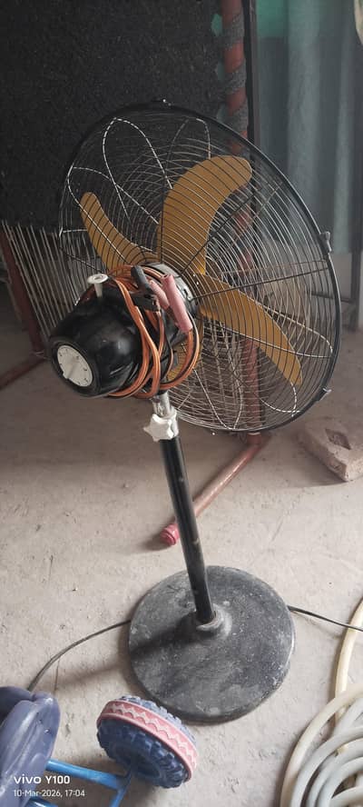 DC invertor pedestal fan with  charger 30A
