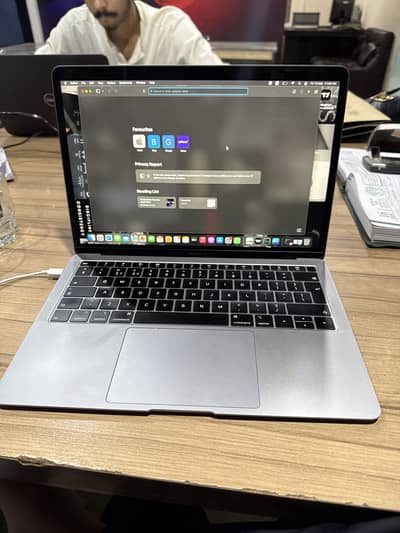 Macbook Air 8/128gb