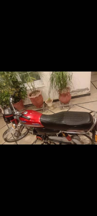 United bike 2018 model 70 cc pindi ka number hai red color mein hai