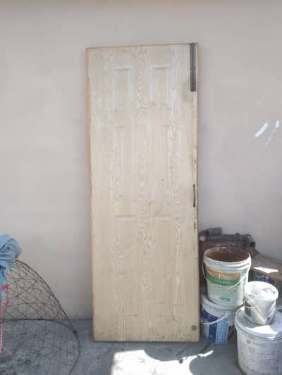 Achi condition ma hai Door