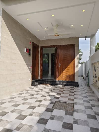 Beautiful 5 Marla Brand New House For Rent