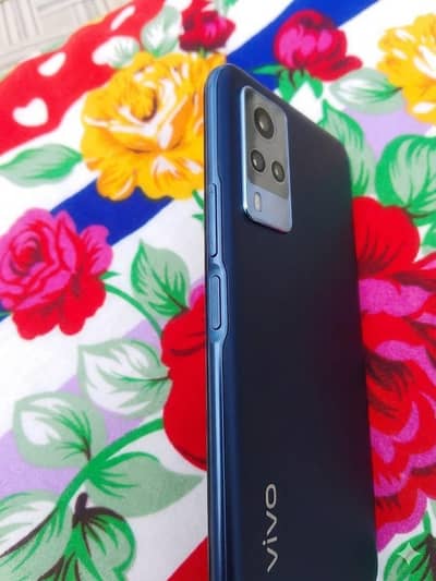 VIVO Y51S 8/128 box available