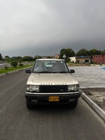 Range Rover petrol 4.0 SE